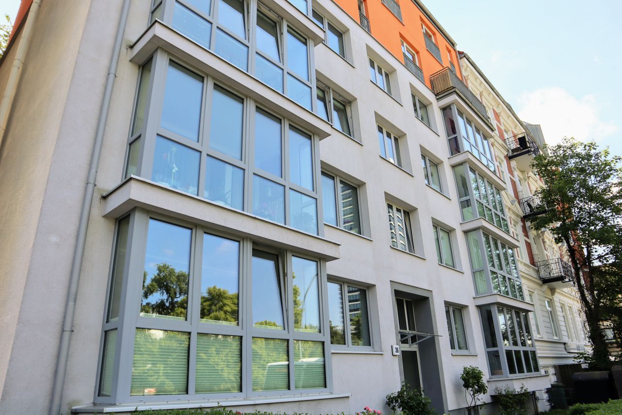 Aussenansicht Dachgeschoss mit eigenem Garten