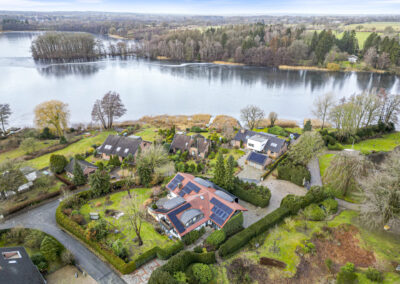 Begehrte Seelage : 400 m² Wohnen auf parkähnlichem Anwesen